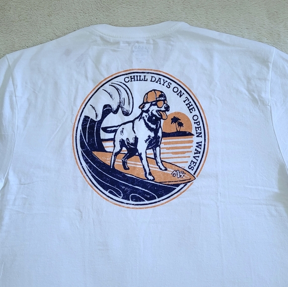 IZOD Saltwater🌊 "Chill Days On The Open Waves" Graphic Tee👕 - NWT - Picture 3 of 15